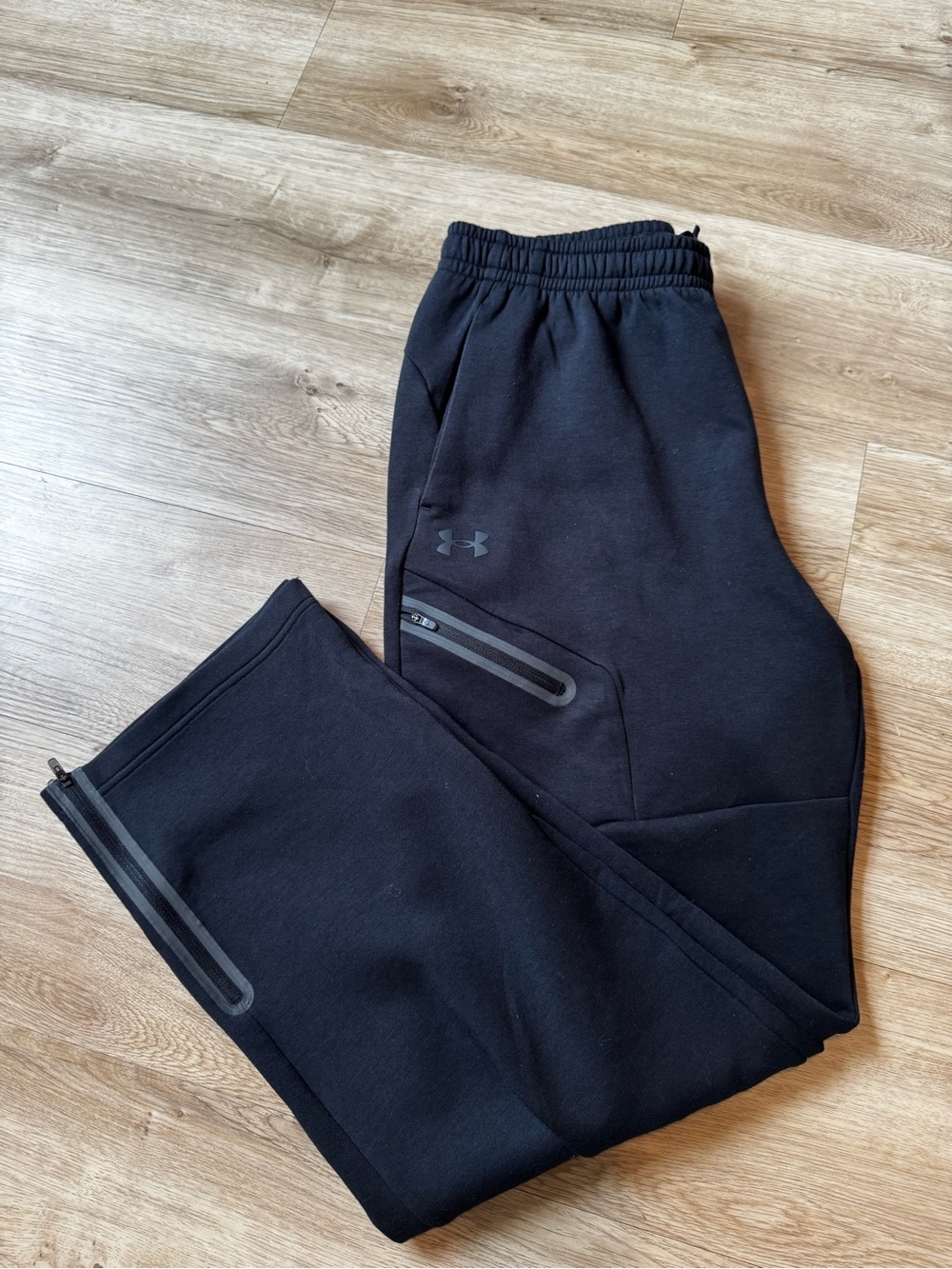 Under Armour Men’s Black unstoppable  fleece Pants